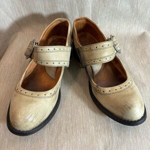 JOHN FLUEVOG Sz 5 Person Mary Jane Buckle Closure pale Yellow Green Shoes FLAWS
